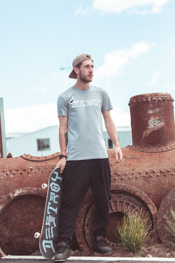 
                  
                    Load image into Gallery viewer, ILL35T BIG CHEVRON CROWN TEE
                  
                