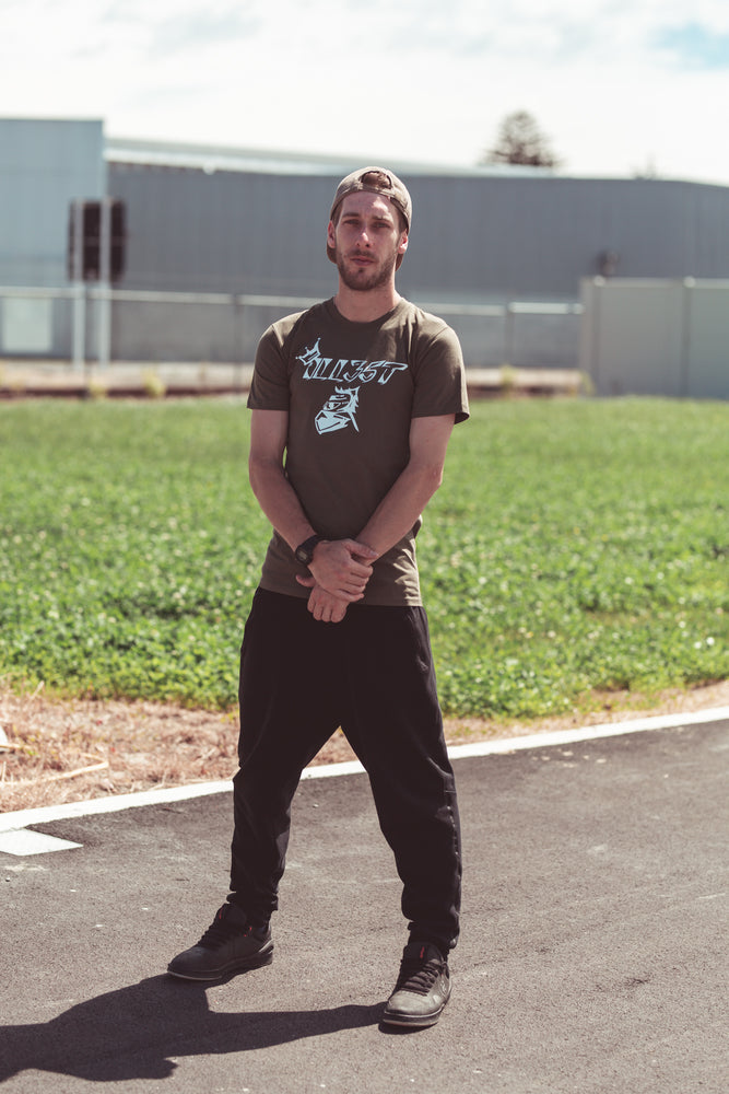 
                  
                    Load image into Gallery viewer, ILL35T BIG CHEVRON CROWN TEE
                  
                