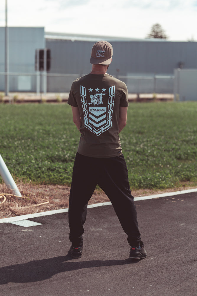 
                  
                    Load image into Gallery viewer, ILL35T BIG CHEVRON CROWN TEE
                  
                
