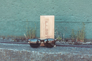 
                  
                    Load image into Gallery viewer, ILL35T BAMBOO SUNGLASSES CASE
                  
                