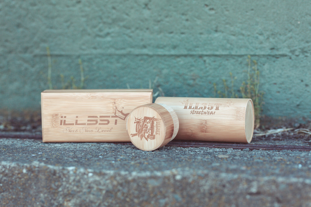 
                  
                    Load image into Gallery viewer, ILL35T BAMBOO SUNGLASSES CASE
                  
                