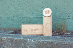 
                  
                    Load image into Gallery viewer, ILL35T BAMBOO SUNGLASSES CASE
                  
                