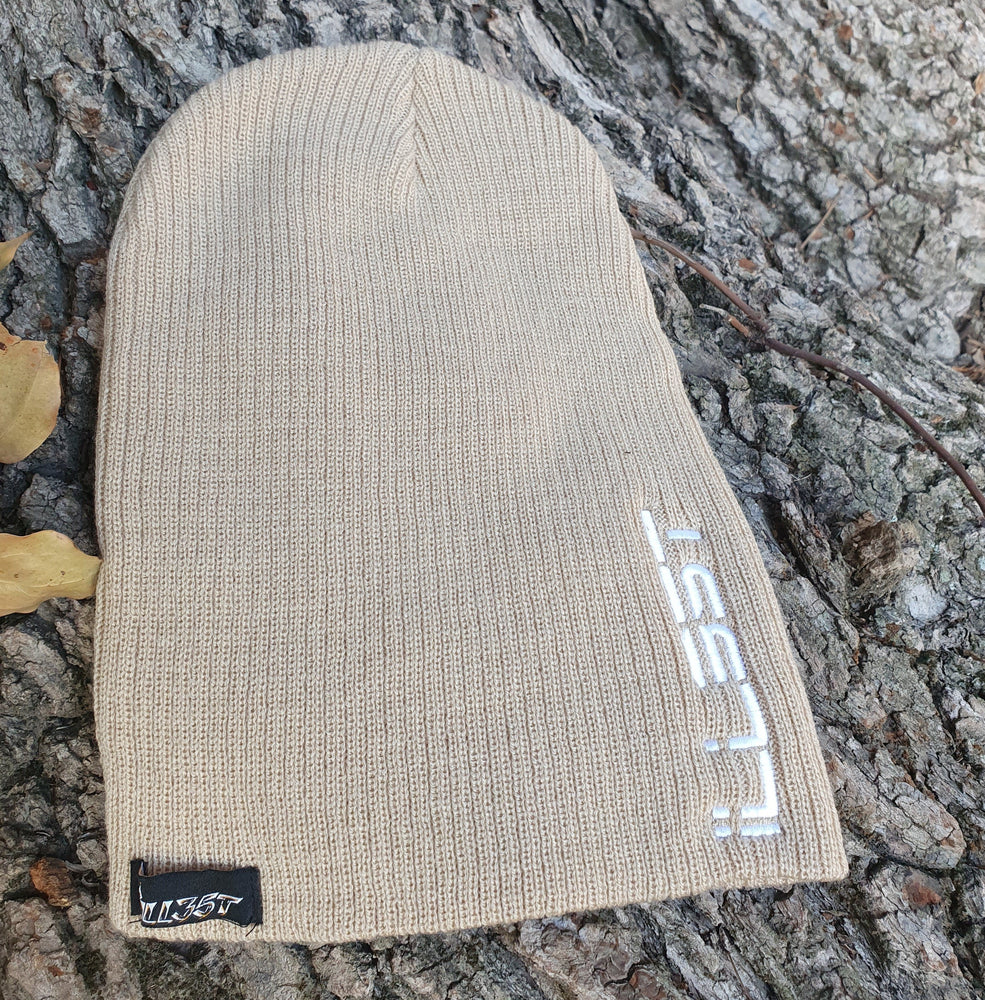 
                  
                    Load image into Gallery viewer, ILL35T SLOUCH BEANIE
                  
                